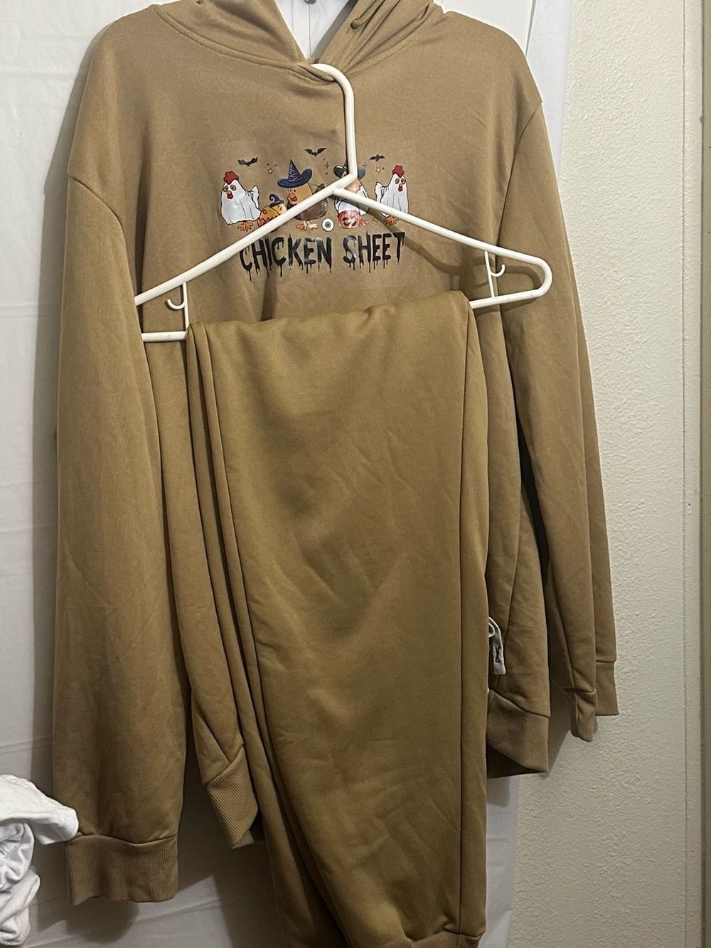 Tan Hoodie with 'Chicken Sheet' Graphic set sweater and pants size xL